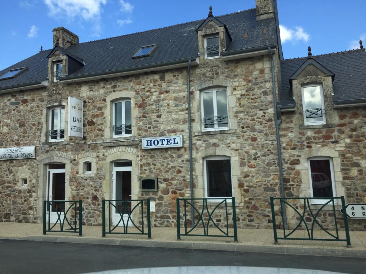 Auberge Vallee De La Douve L'Etang-Bertrand Exterior photo